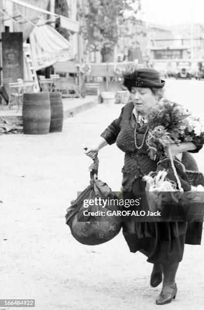 Shooting Of The Film 'Fanny' By Joshua Logan. Le 19 mai 1960 sur le port de Marseille, les acteurs d'une nouvelle adaptation américaine de Fanny de...