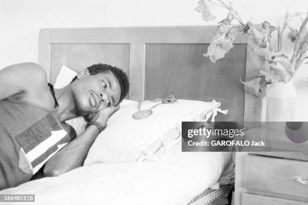 Rendezvous With Abebe Bikilia. Italie, Rome, 13 septembre 1960, Abebe BIKILIA est un coureur éthiopien, deux fois vainqueur du marathon aux Jeux...