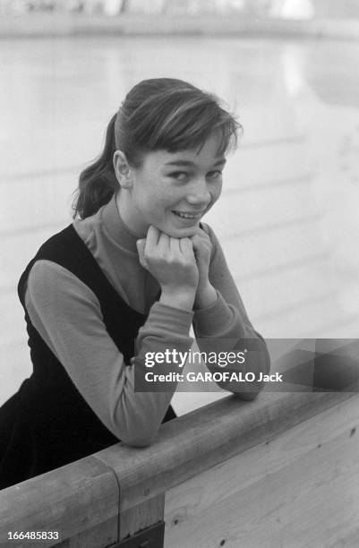 Meeting With Artistic Iceskaters Alain Giletti And Michele Allard. France, 14 janvier 1956, la patineuse artistique française Michèle ALLARD...