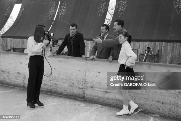 Meeting With Artistic Iceskaters Alain Giletti And Michele Allard. France, 14 janvier 1956, la patineuse artistique française Michèle ALLARD...