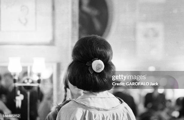 Alexandre De Paris Hair Dresser Of The Beginners Ball 1960. Le 1er juillet 1960, le coiffeur ALEXANDRE de Paris, coiffe les 114 jeunes femmes qui...