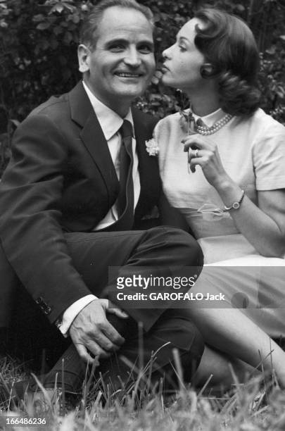 Marriage Of Francoise Arnoult And Georges Cravenne. France, en aout 1956, Françoise ARNOUL actrice et Georges CRAVENNE publicitaire et producteur de...