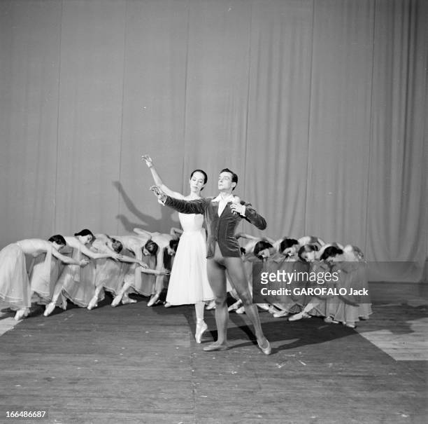 The Grand Ballet Of Marquis De Cuevas. France, Paris, 9 juillet 1955, Jorge Cuevas Bartholin, dit le 'marquis de Cuevas', est un mécène, directeur de...