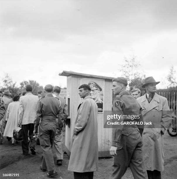 Friendly Meeting Between The Veterans Of The English Army And The German Army Of The Second World War. 1953, Hanovre, rencontre amicale et sportive...