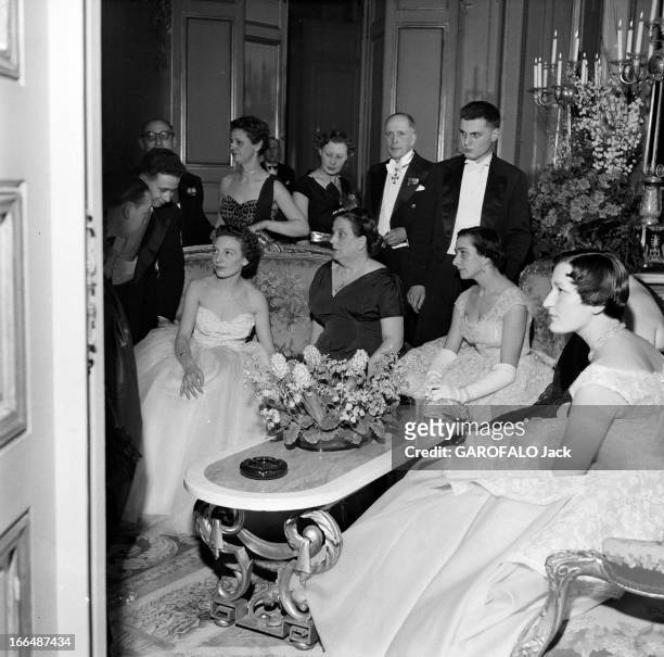 Reception In 1954 At The Elysee. En mars 1954, à Paris, une réception au palais de l'Élysée avec le président de la république française René COTY,...