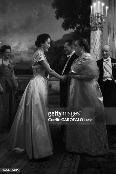 Reception In 1954 At The Elysee. En mars 1954, à Paris, France, réception au palais de l'Elysée avec le président de la République française René...