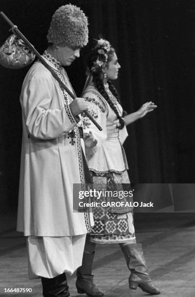 Russian Ballet In Paris. France, octobre 1955 représentation des ballets soviétiques au Palais de Chaillot. Dirigé par Igor Moisseiev, ce ballet est...