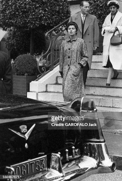 Empress Soraya, Wife Of Shah Of Iran In Paris. Septembre 1955, Paris: l'impératrice SORAYA, femme du Shah d'Iran en voyage privé. En quittant...