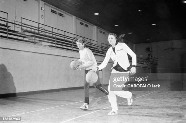 Women'S Team Of The Clermont University Club. Clermond-Ferrant, 25 mars 1974, l'équipe féminine de basket du CUC , surnommée 'les filles de Clermont'...