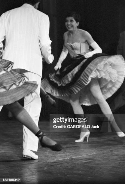 Zizi Jeanmaire And Roland Petit On Stage. Paris, Septembre 1956 : Zizi JEANMAIRE et Roland PETIT dansent dans les ballets de Paris à l' Alhambra. Sur...