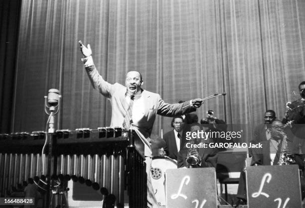 Lionel Hampton At The Palais De Chaillot. A Paris en 1953, lors d'un concert au Palais de Chaillot, Lionel HAMPTON sur scène devant son vibraphone en...