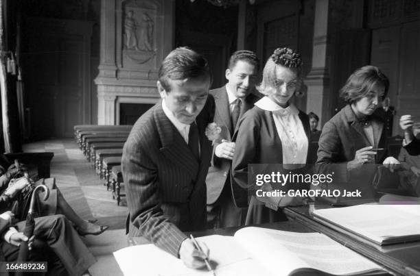 Wedding Of Jacques Borge. France- 14 Septembre 1961- Le mariage de Jacques BORGE, reporter Paris Match: à la mairie, celui-ci en costume et pochette...