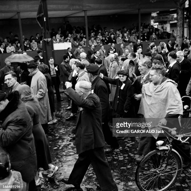 Demonstration Of May 1St, 1953. France, Paris, 1er mai 1953, La journée internationale des travailleurs ou fête du Travail, est une fête...
