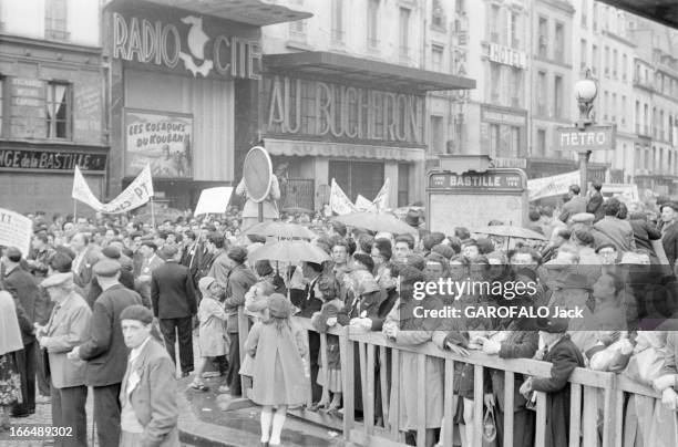 Demonstration Of May 1St, 1953. France, Paris, 1er mai 1953, La journée internationale des travailleurs ou fête du Travail, est une fête...