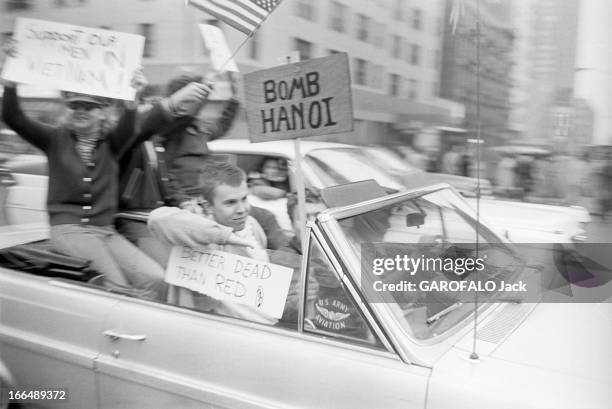 Demonstration In The United States Against American Intervention In Vietnam. Etats-Unis, New York, 17 avril 1967, une manifestation est organisée par...