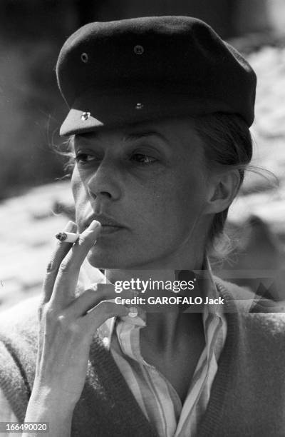 Jeanne Moreau Presents ' Jules Et Jim' Fashion In St Tropez. France, Saint-Tropez, 13 avril 1962, dans la station balnéaire célèbre pour ses soirées,...