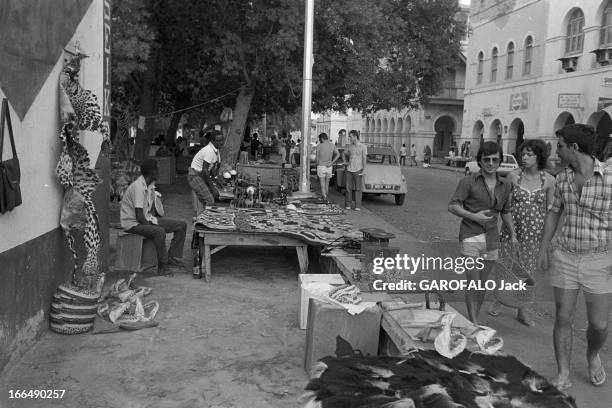 Referendum On Independence Of The French Coast Of Somali On May 8, 1977. Côte française des Somalis , 8 mai 1977, Vote pour le référendum au sujet de...