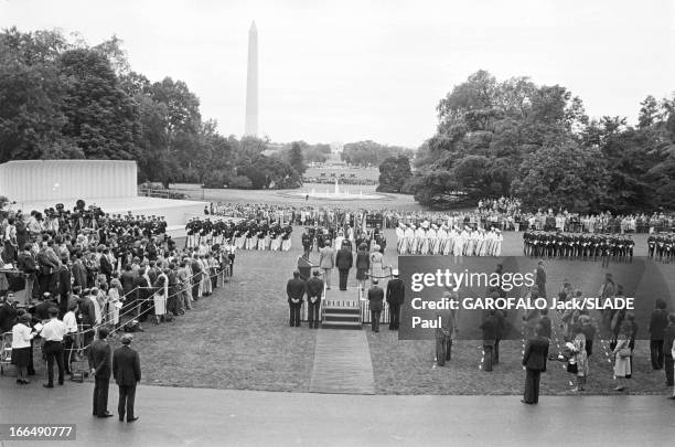 Official Travel Of Raymond Barre And His Wife Eva To Usa. Washington- 18 septembre 1977- Lors de leur voyage aux Etats Unis, pour la cérémonie...