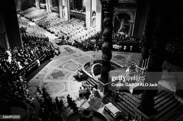 Ecumenical Council - Vatican Ii. Rome- 12 octobre 1962- Basilique Saint-Pierre, à l'ouverture du second Concile oecuménique, le pape Jean XXIII: plan...