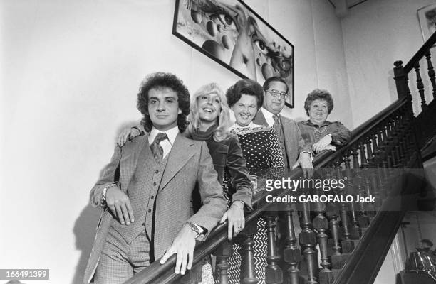Rendezvous With Michel Sardou. 4 octobre 1977, le chanteur Michel SARDOU dans son hôtel particulier de Neuilly-sur-Seine avec Babette HAAS à...