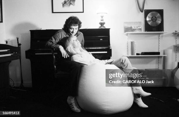 Rendezvous With Michel Sardou With Familly. Paris, rue de Lille- 13 fevrier 1981- Chez lui, dans le salon de son appartement, Michel SARDOU assis aux...