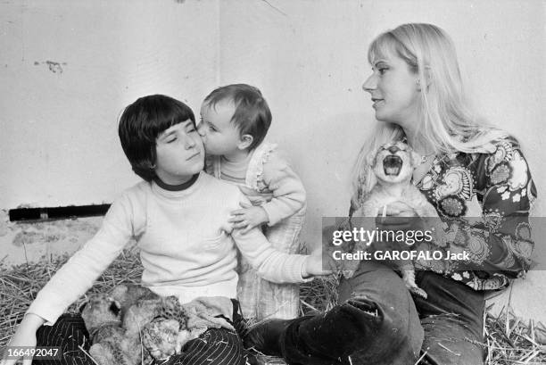 Meeting With Maryvonne Leclerc-Cassan, Veterinary At The Vincennes Zoo. France, Vincennes, 7 avril 1978, Maryvonne LECLERC-CASSAN est vétérinaire au...