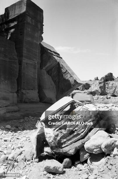 Drama In Jordan. Jordanie- 12 Avril 1963- Lors d'un pèlerinage en terre Sainte, 22 jeunes femmes Françaises sur 25 ont trouvé la mort. Le groupe a...