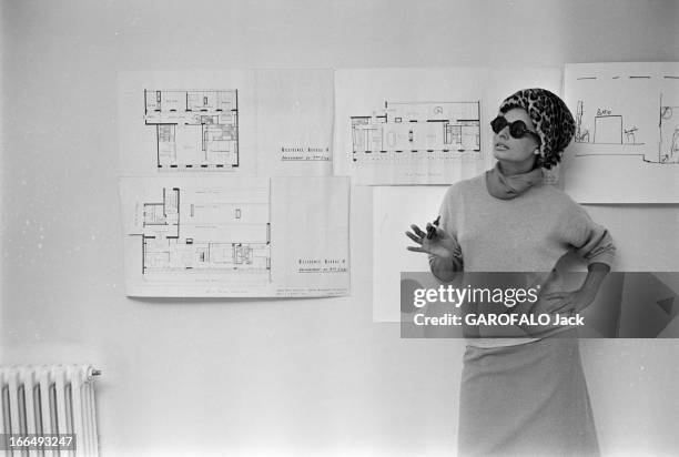 Rendezvous With Sophia Loren And Carlo Ponti In Their Apartment In Paris. France, Paris, 17 novembre 1964, l'actrice italienne Sophia LOREN...