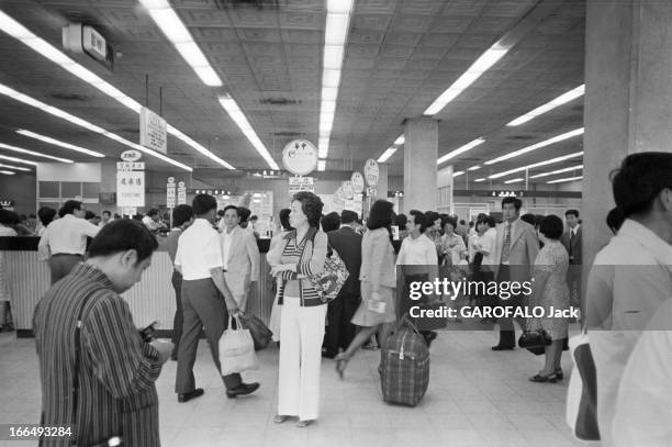 Formosa. Formose - 15 mai 1978- Vie quotidienne: une salle d'attente avec des guichets dans un organisme non identifié.