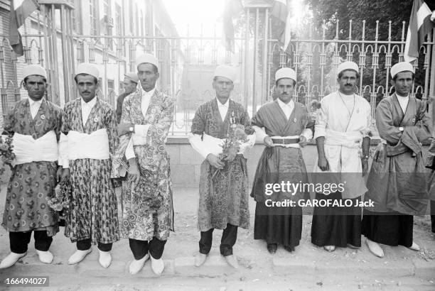 Years Of Reign Of The Shah Of Iran. Téhéran- 17 Septembre 1965- Lors de fêtes du 25 anniversaire du règne du Shah Mohammad Reza PAHLAVI, groupe...