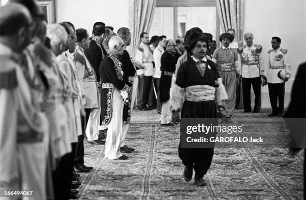 Years Of Reign Of The Shah Of Iran. Téhéran- 17 Septembre 1965- Lors de fêtes du 25 anniversaire du règne du Shah Mohammad Reza PAHLAVI, groupe...