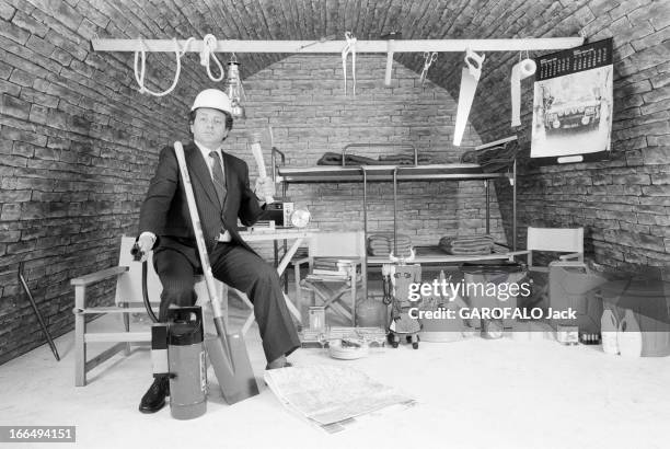 Jacques Martin In An Anti Atomic Shelter. 6 janvier 1980, l'animateur de télévision Jacques MARTIN s'est aménagé un abri anti atomique dans sa...