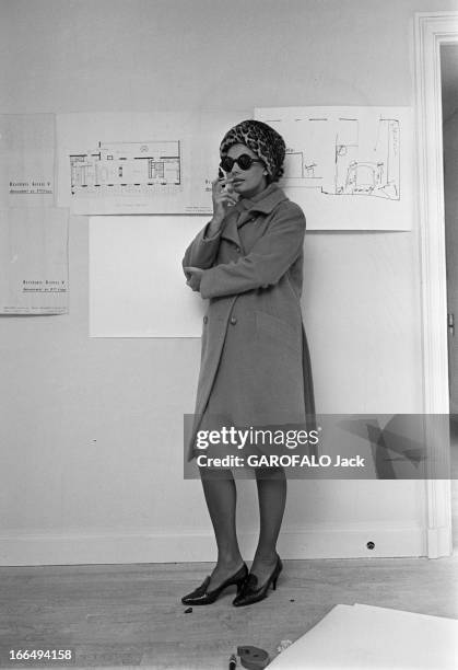 Rendezvous With Sophia Loren And Carlo Ponti In Their Apartment In Paris. France, Paris, 17 novembre 1964, l'actrice italienne Sophia LOREN...