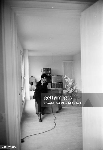 Rendezvous With Sophia Loren And Carlo Ponti In Their Apartment In Paris. France, Paris, 17 novembre 1964, l'actrice italienne Sophia LOREN...