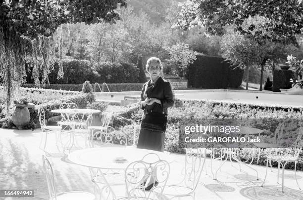 Rendezvous With Ingrid Of Denmark And The Duchess Fouche Of Otranto On Holiday In France. France, Baux-de-Provence, 27 octobre 1966, Vacances dans le...