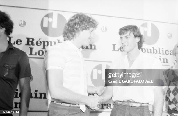 Reconciliation Between Patrick Battiston And Harald Schumacher. Metz - 17 juillet 1982 - Harald SCHUMACHER, gardien de but de l'équipe d'Allemagne, à...