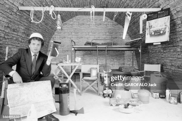 Jacques Martin In An Anti Atomic Shelter. 6 janvier 1980, l'animateur de télévision Jacques MARTIN s'est aménagé un abri anti atomique dans sa...