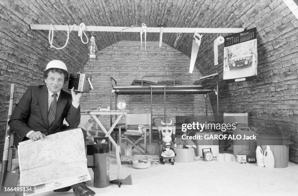 Jacques Martin In An Anti Atomic Shelter. 6 janvier 1980, l'animateur de télévision Jacques MARTIN s'est aménagé un abri anti atomique dans sa...