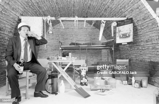 Jacques Martin In An Anti Atomic Shelter. 6 janvier 1980, l'animateur de télévision Jacques MARTIN s'est aménagé un abri anti atomique dans sa...