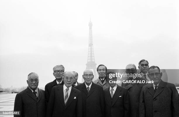 Ten Representatives Of Japanese Banks And Industries Received In Paris. Paris - 7 décembre 1980 - Dix représentants des banques et industries...