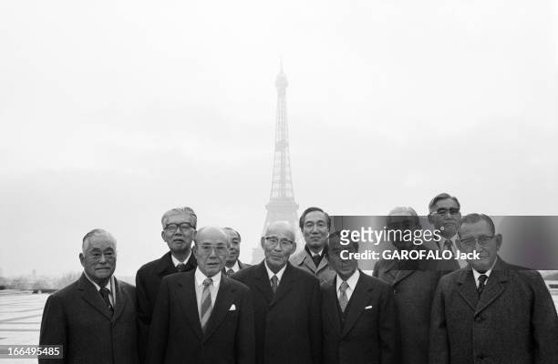 Ten Representatives Of Japanese Banks And Industries Received In Paris. Paris - 7 décembre 1980 - Dix représentants des banques et industries...