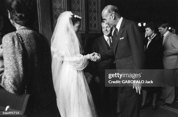 Valery Giscard D'Estaing And His Wife Anne-Aymone Guests Of Honour In A Marriage. En juin 1981, Valéry GISCARD D'ESTAING est témoin et invité...