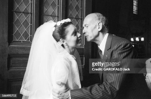 Valery Giscard D'Estaing And His Wife Anne-Aymone Guests Of Honour In A Marriage. En juin 1981, Valéry GISCARD D'ESTAING est témoin et invité...