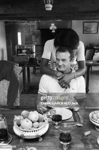 Rendezvous With Eric Tabarly. Le 21 octobre 1981, le navigateur français Eric TABERLY, chez lui, dans sa propriété de Gouesnach en Bretagne, avec sa...
