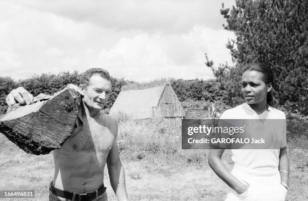 Rendezvous With Eric Tabarly. Le 21 octobre 1981, le navigateur français Eric TABERLY, chez lui, dans sa propriété de Gouesnach en Bretagne, avec sa...