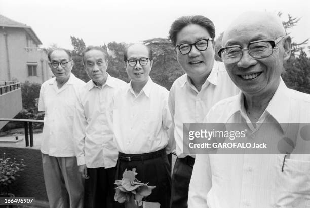 People'S Republic Of China. Shanghai - Octobre 1981 - Portrait de Lin JUNGJI, président du syndicat des capitalistes, à droite, souriant, en...
