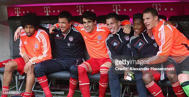 Dante of Muenchen and his team mates Mario Mandzukic, Javi Martinez, Pierre Emil Hojbjerg and Manuel Neuer smile prior the Bundesliga match between...