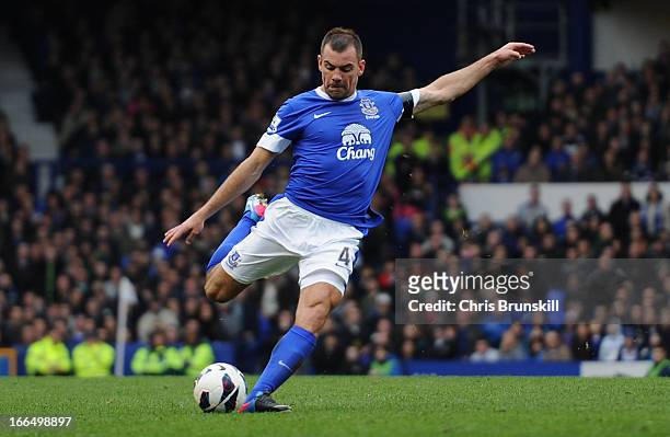 Darron Gibson of Everton scores the opening goal during the Barclays Premier League match between Everton and Queens Park Rangers at Goodison Park on...