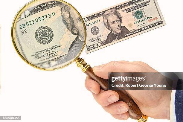 magnifying glass examining us 20 dollar bill - 20 dollar canadian bill stockfoto's en -beelden