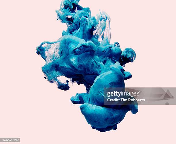 blue paint in water. - dissolving stockfoto's en -beelden